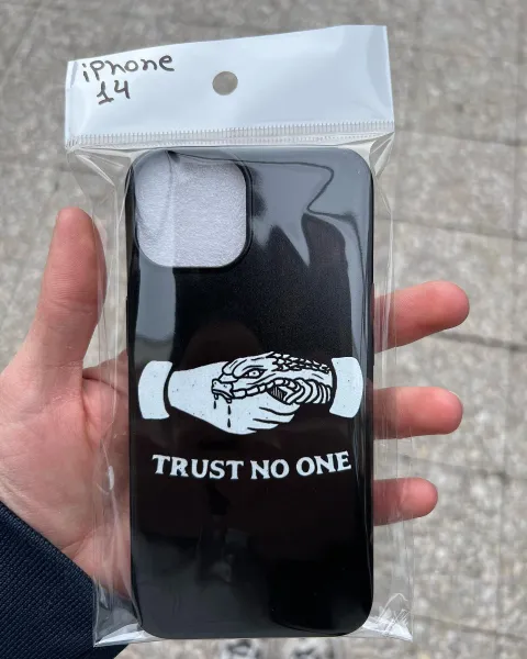 Кейс - Trust no one